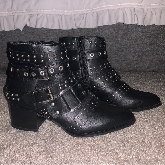 Shoes - Studded booties